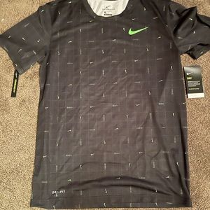 Men’s Gray Nike Dri-fit shirt-M